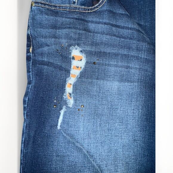 Chicos Animal Leopard Print Cuffed Jeans Stretch Distressed Rhinestone Size 3 - Picture 4 of 6